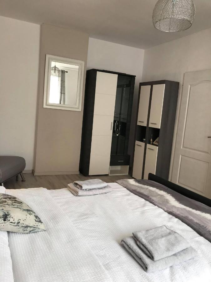 MCM Studio Apartment Sibiu Luaran gambar